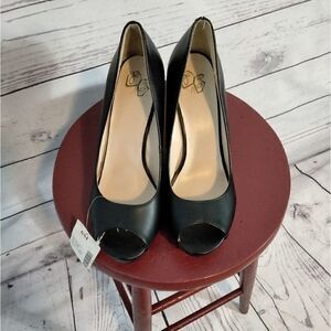 NWT:"No Brand" woman's high heels
